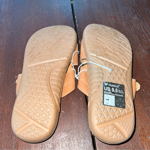 KuaiLu sandals! Like new! - Picture 9 of 10